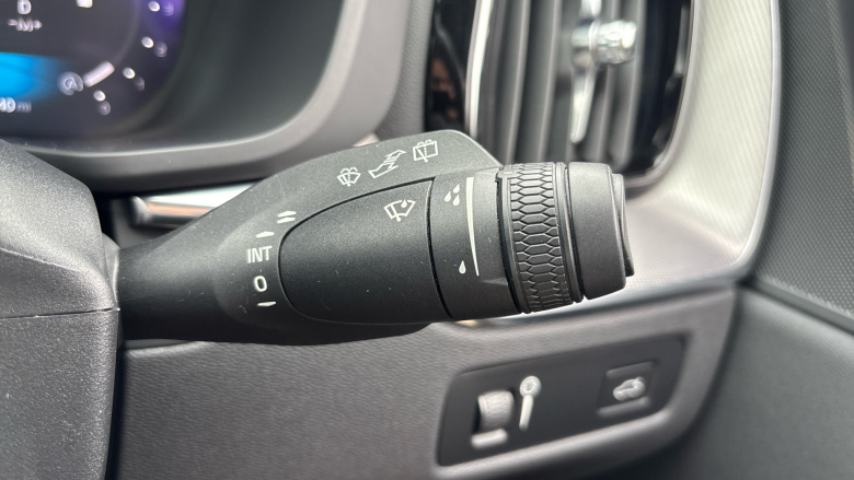 Volvo Xc60 2.0 B4D R DESIGN 5dr AWD Geartronic Diesel Estate